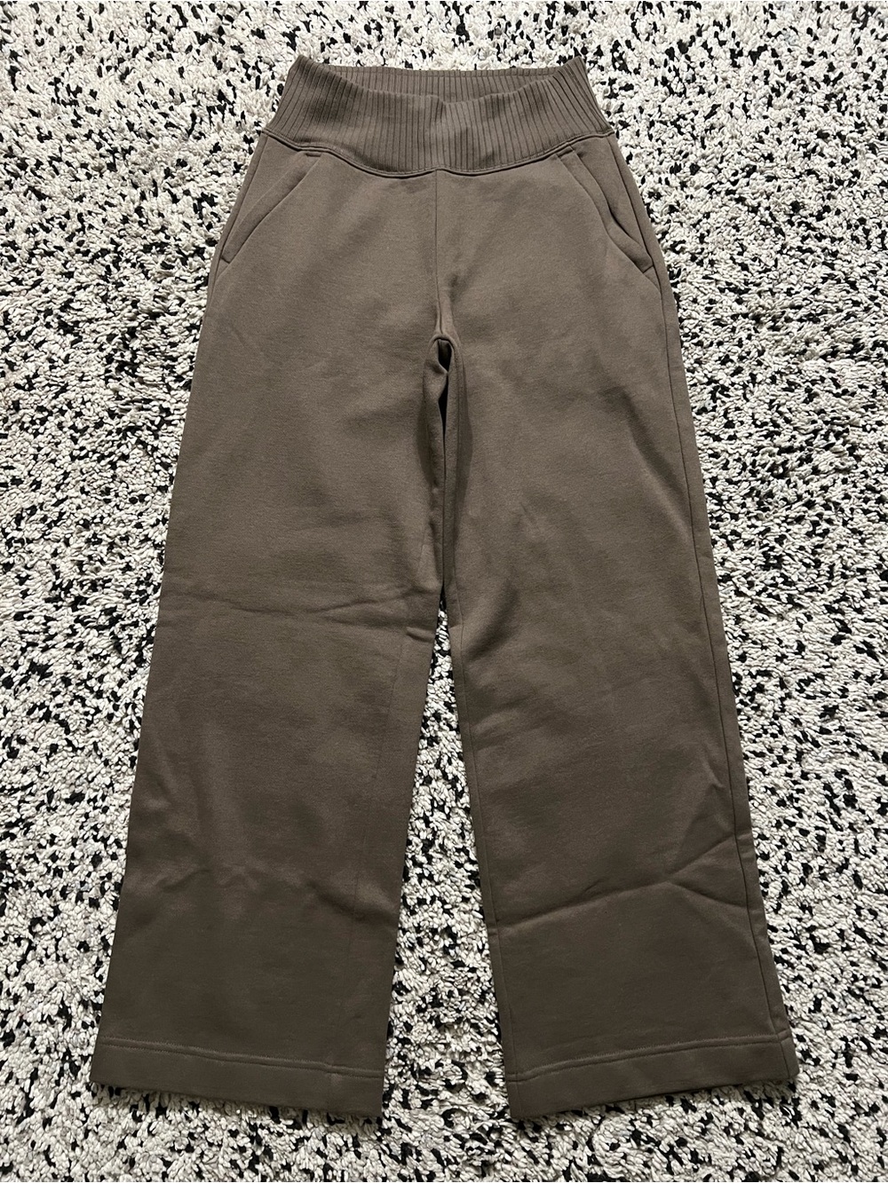 Alo Yoga Serenity Wide Leg Sweatpants Brown Cozy Comfortable Women’s Athleisure